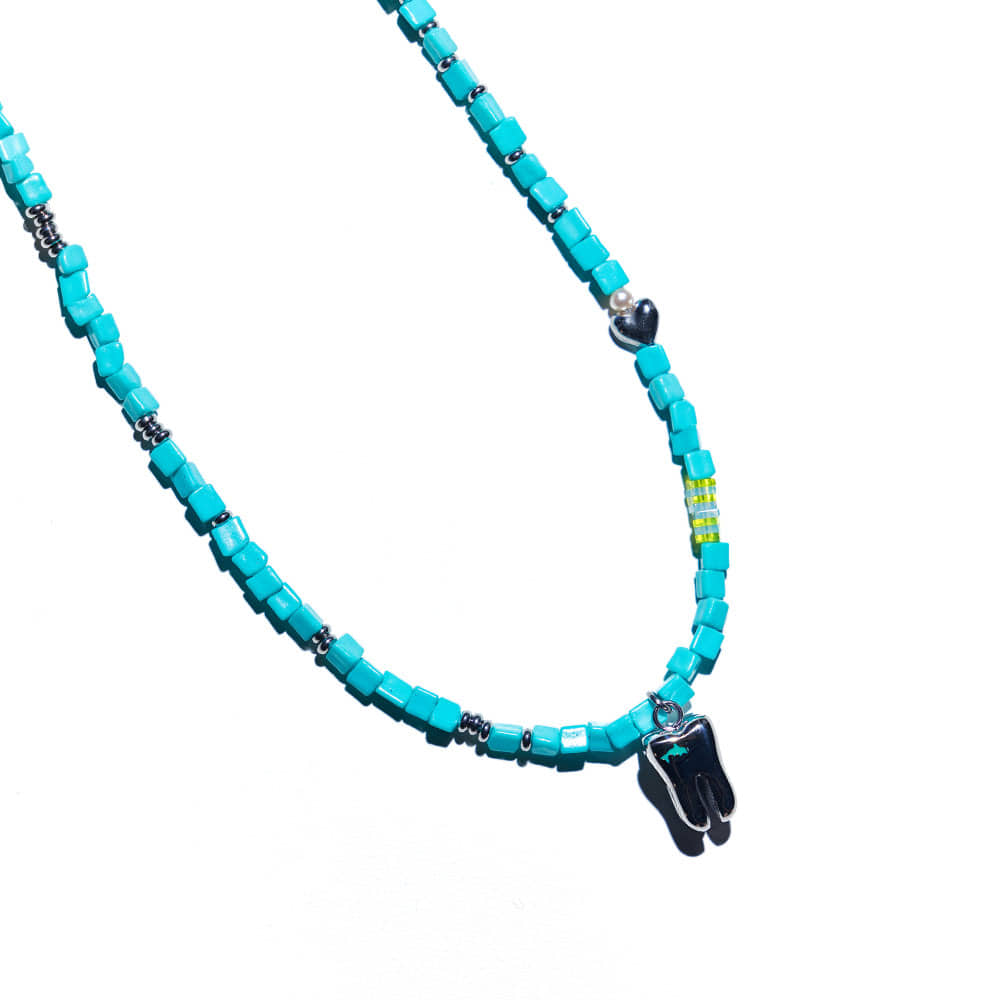 HEART POiNT MOLAR DOLPHiN NECKLACE #129