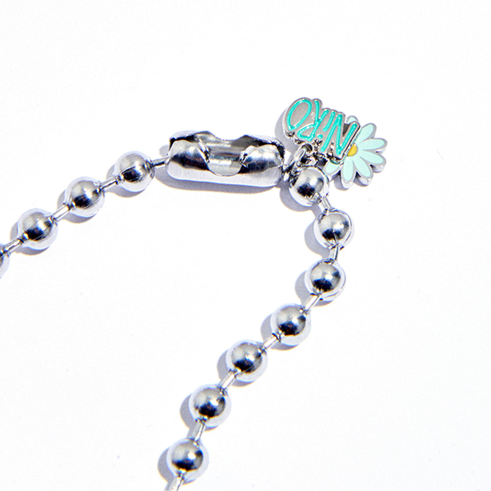 NiRO WHiTE n MiNT DAiSY NECKLACE #82