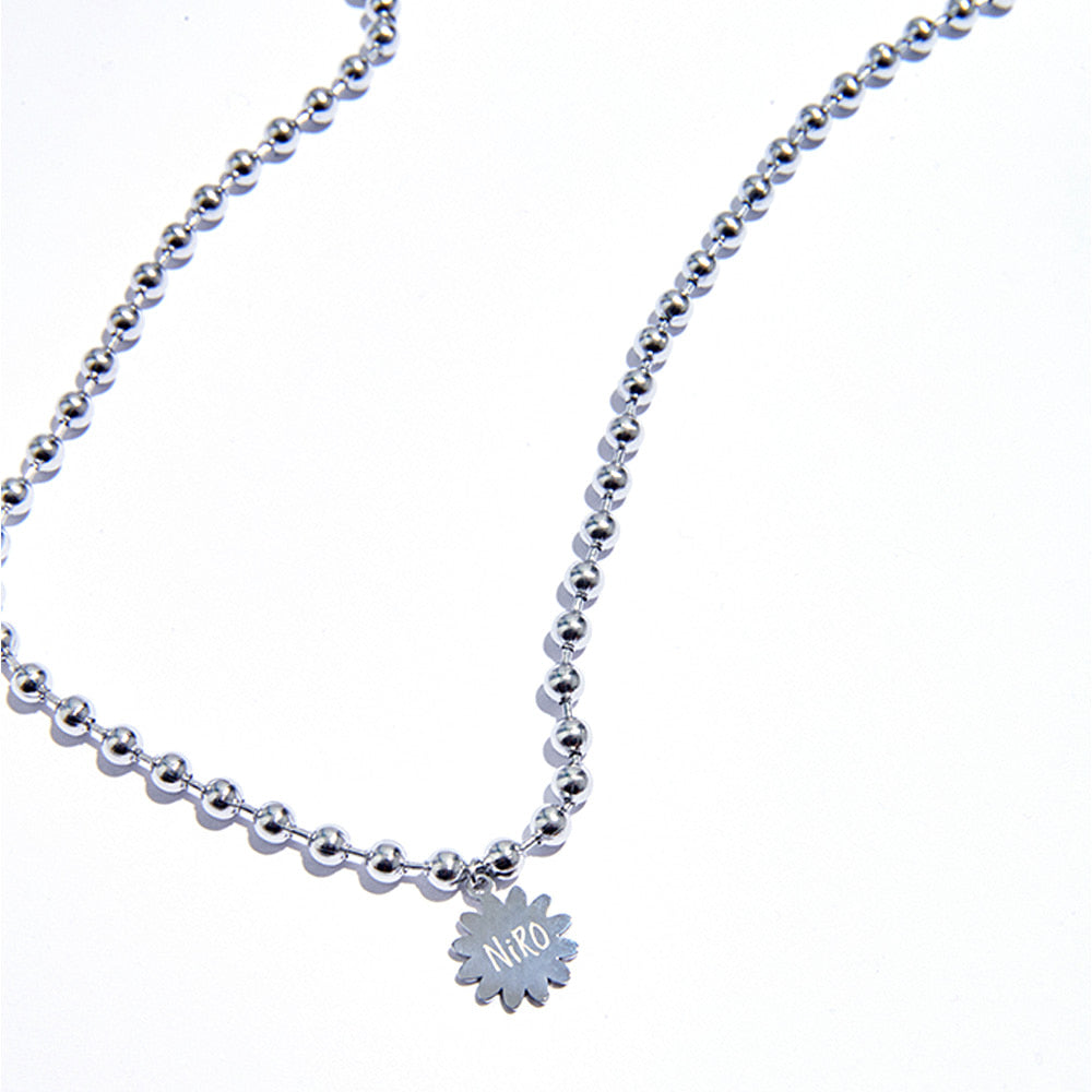 NiRO WHiTE n MiNT DAiSY NECKLACE #82